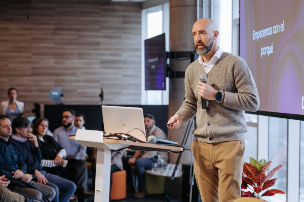 Foto del evento IA Insider. Aparece Javier Briosso.